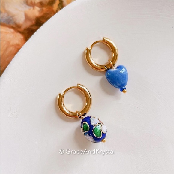 Retro Flower Cloisonne mismatched hoops - Picture 4 of 8